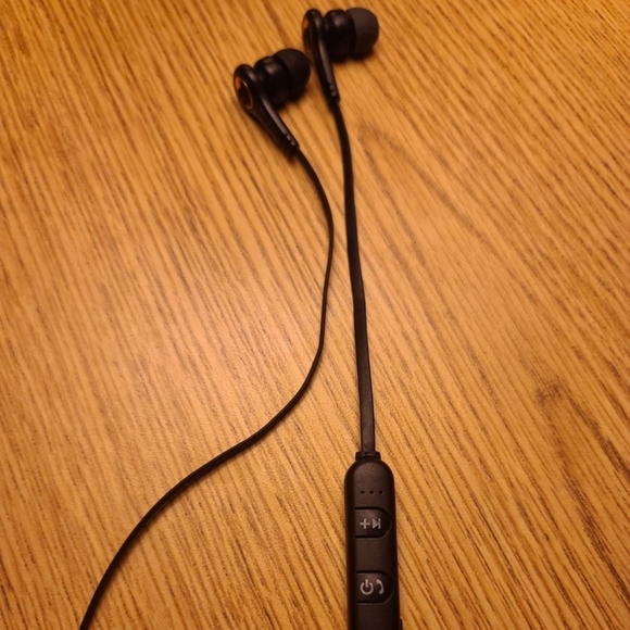 CYLO Cobra Wireless Earbuds | Bluetooth | Black - Picture 2 of 4